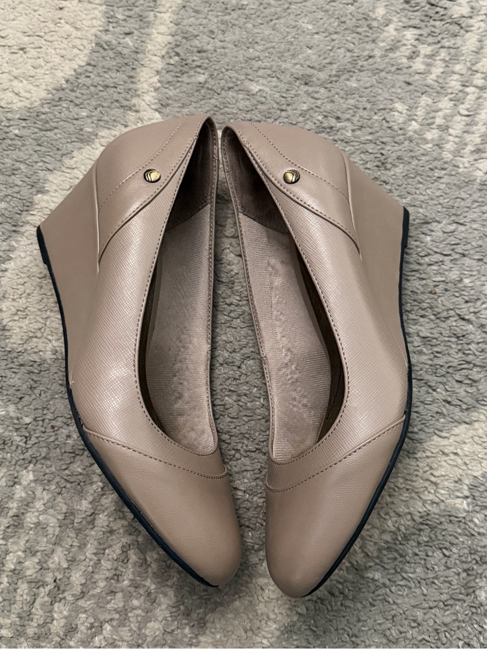 🍁 Life Stride Women's Taupe Low Heel Wedges